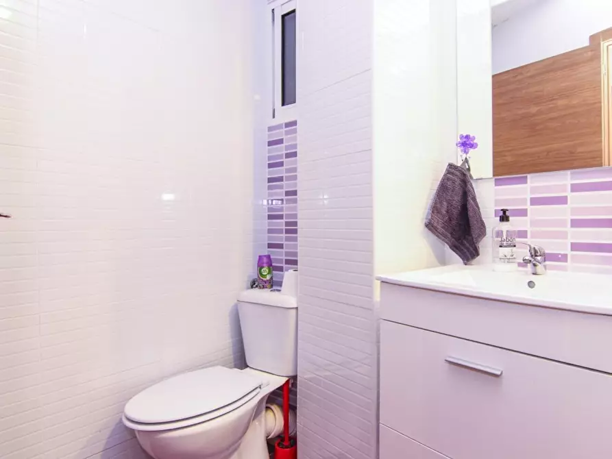 Immagine 7 di Camera in affitto  in Carrer de les Garrigues a Valencia