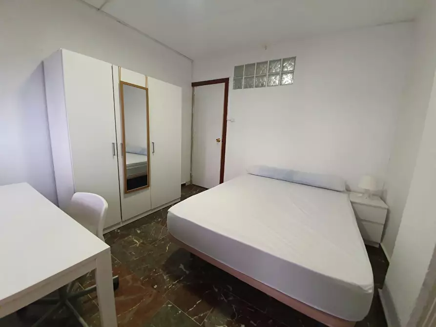 Immagine 7 di Camera in affitto  in Calle Pedro Antonio de Alarcón a Granada