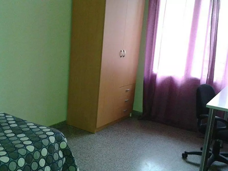 Immagine 1 di Camera in affitto  in Avinguda del Primat Reig a Valencia