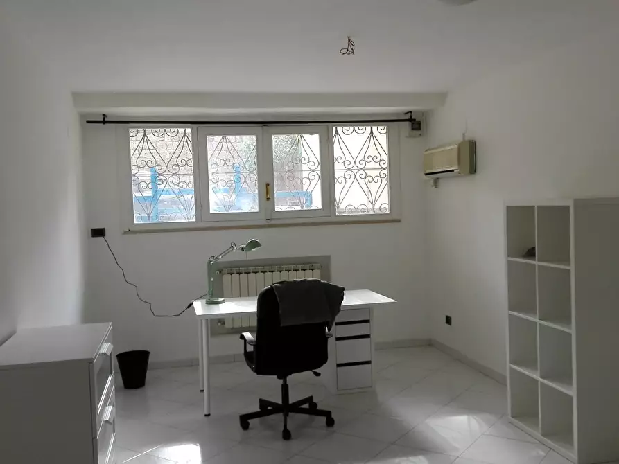 Immagine 8 di Camera in affitto  in Via Giulio Antonio Acquaviva a Caserta