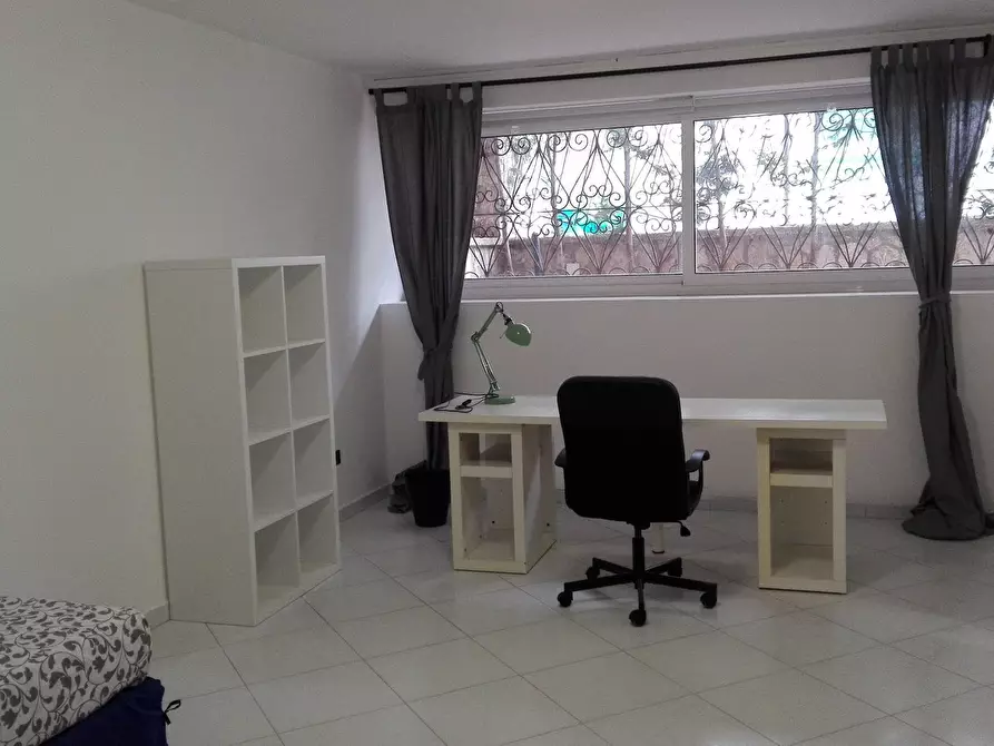 Immagine 4 di Camera in affitto  in Via Giulio Antonio Acquaviva a Caserta