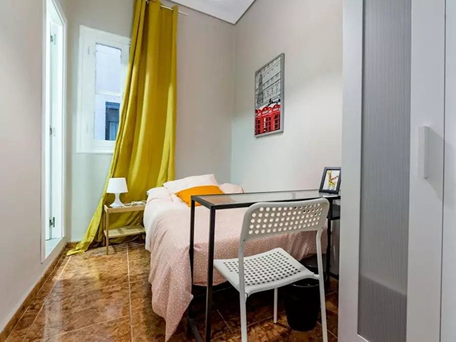 Immagine 1 di Camera in affitto  in Calle Marqués de Zenete a Valencia