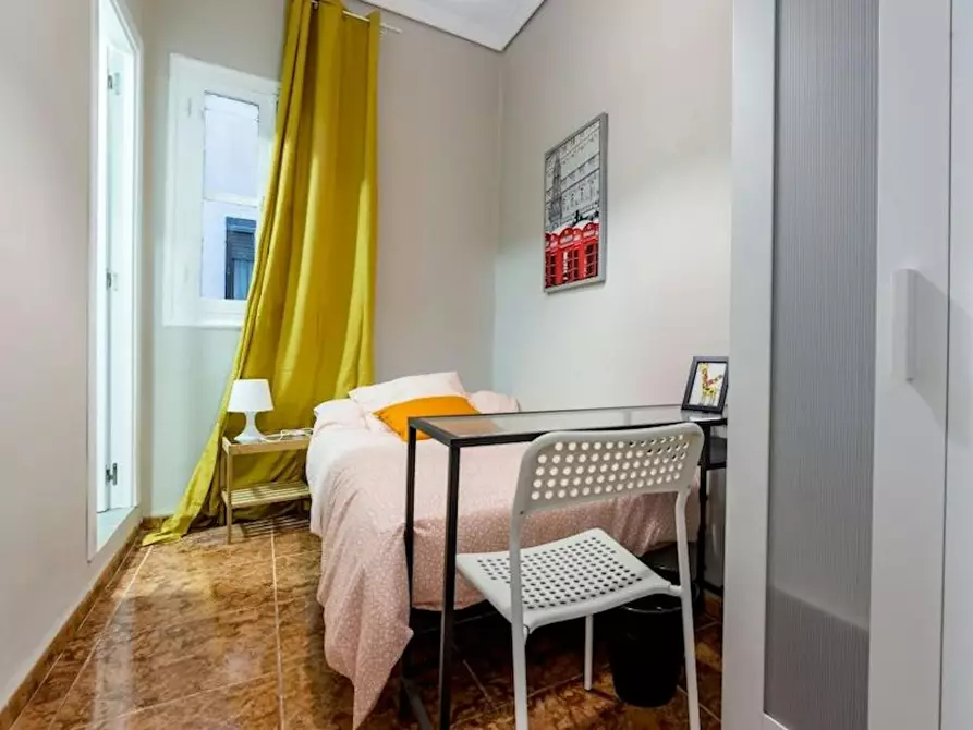 Immagine 2 di Camera in affitto  in Calle Marqués de Zenete a Valencia