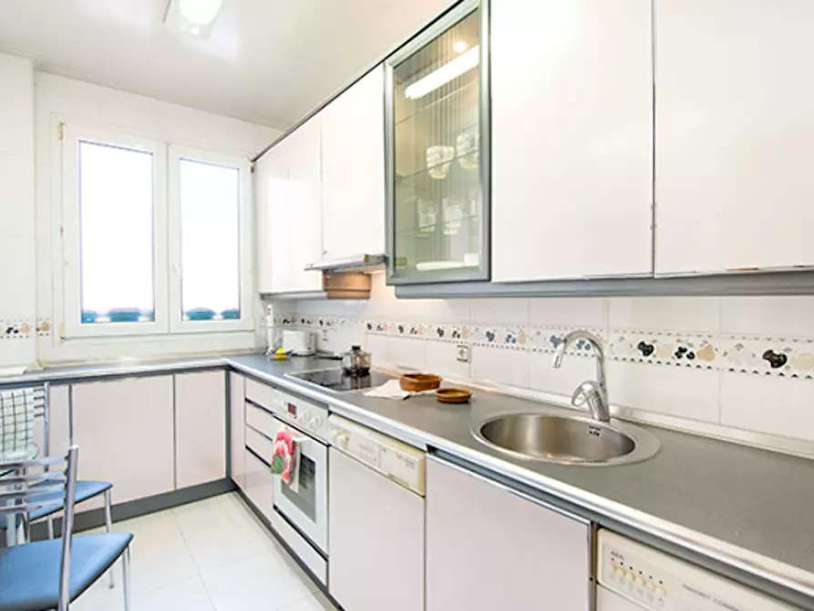 Immagine 7 di Camera in affitto  in Elexabarri Kalea a Bilbao