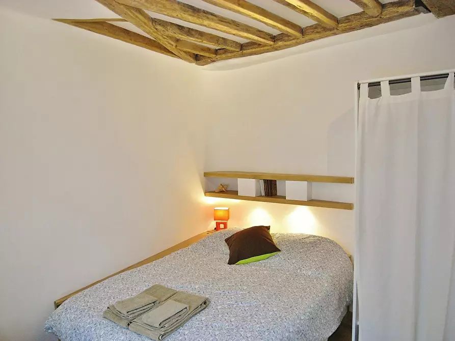 Immagine 1 di Appartamento in affitto  in Rue des Ecouffes a Paris