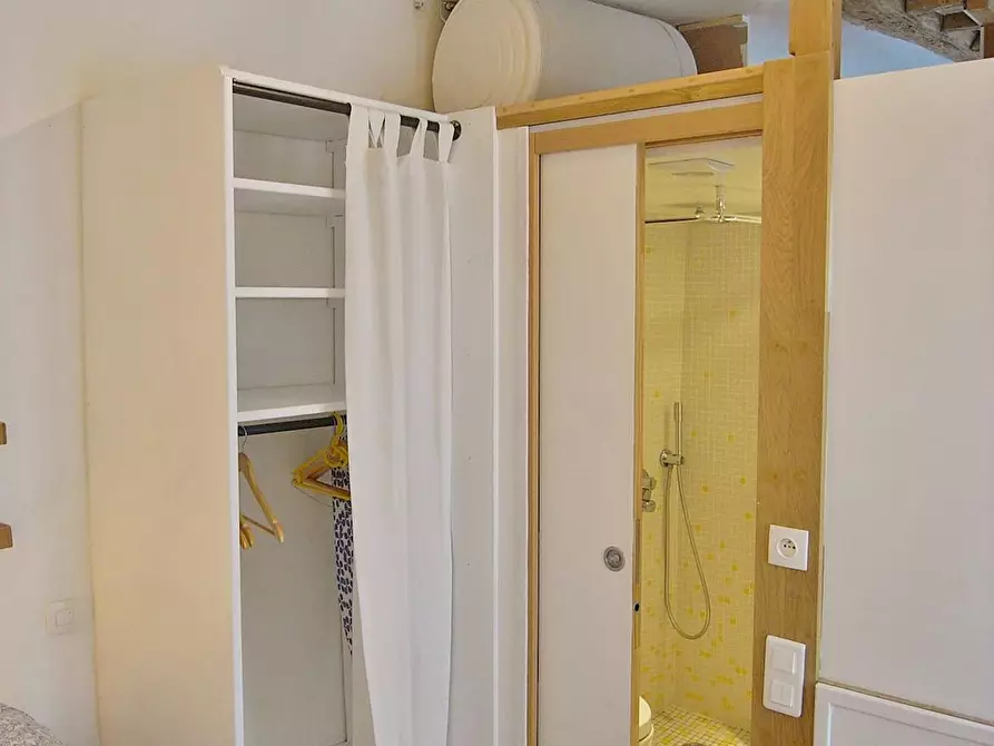 Immagine 3 di Appartamento in affitto  in Rue des Ecouffes a Paris