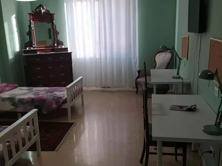 Immagine 3 di Camera condivisa in affitto  in Via Valdichiana a Firenze