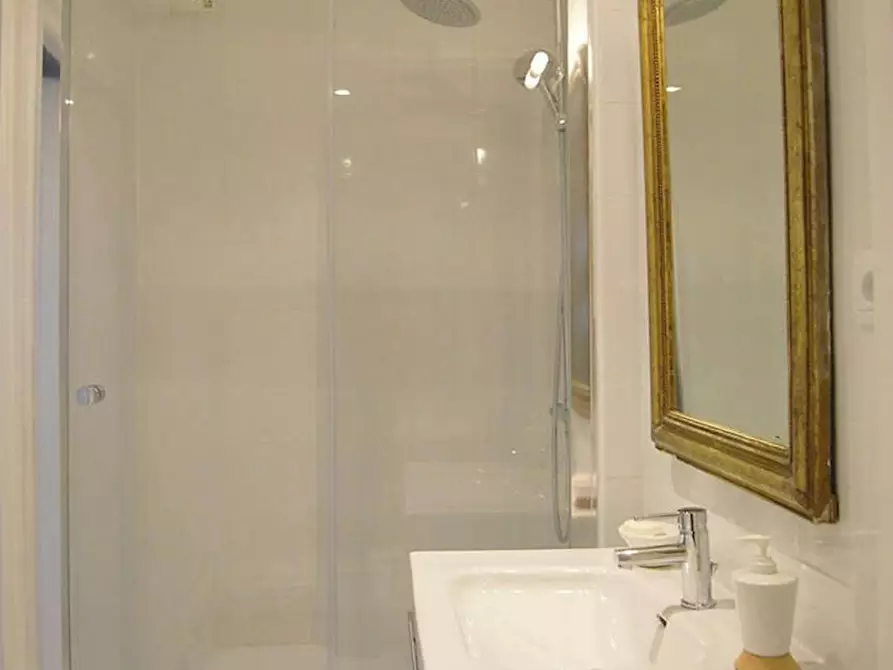 Immagine 5 di Appartamento in affitto  in Rue Montmartre a Paris