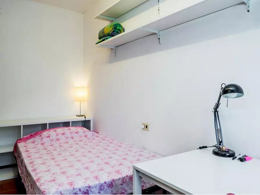 Immagine 3 di Camera in affitto  in Via dei Missaglia a Milano