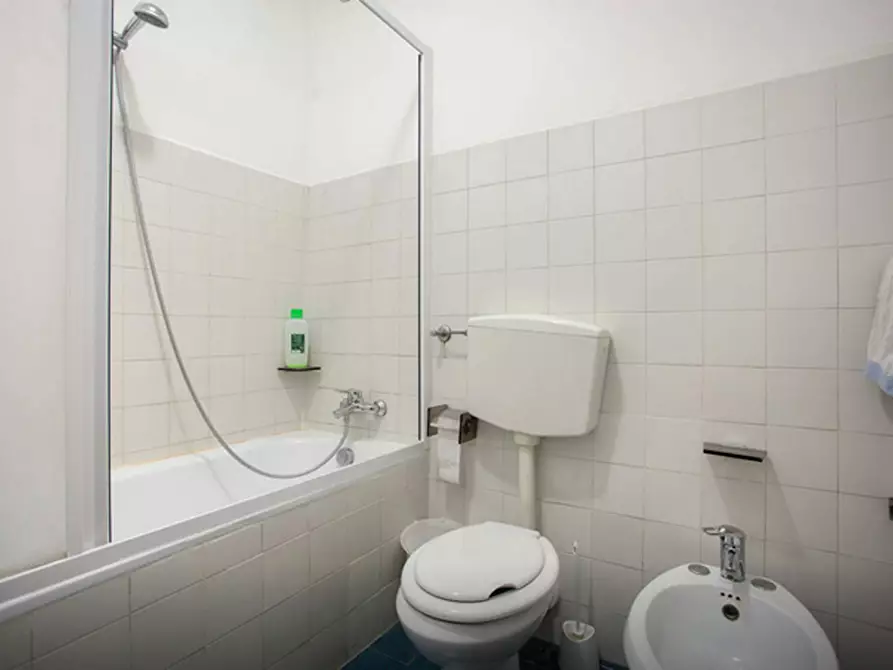 Immagine 6 di Camera in affitto  in Via dei Missaglia a Milano