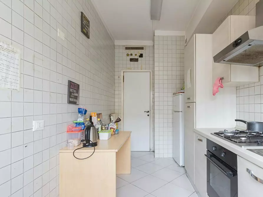 Immagine 5 di Camera in affitto  in Via Giovanni Segantini a Milano