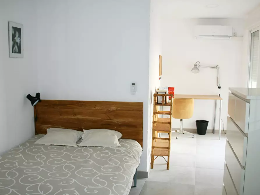 Immagine 3 di Camera in affitto  in Calle Alhondiga a Sevilla