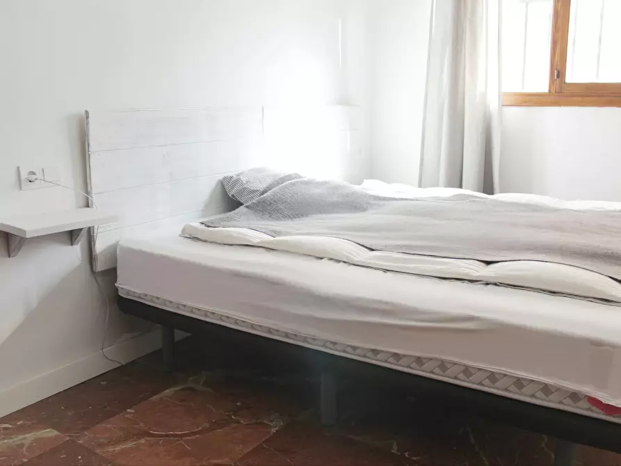 Immagine 2 di Camera in affitto  in Calle Virgen de Luján a Sevilla