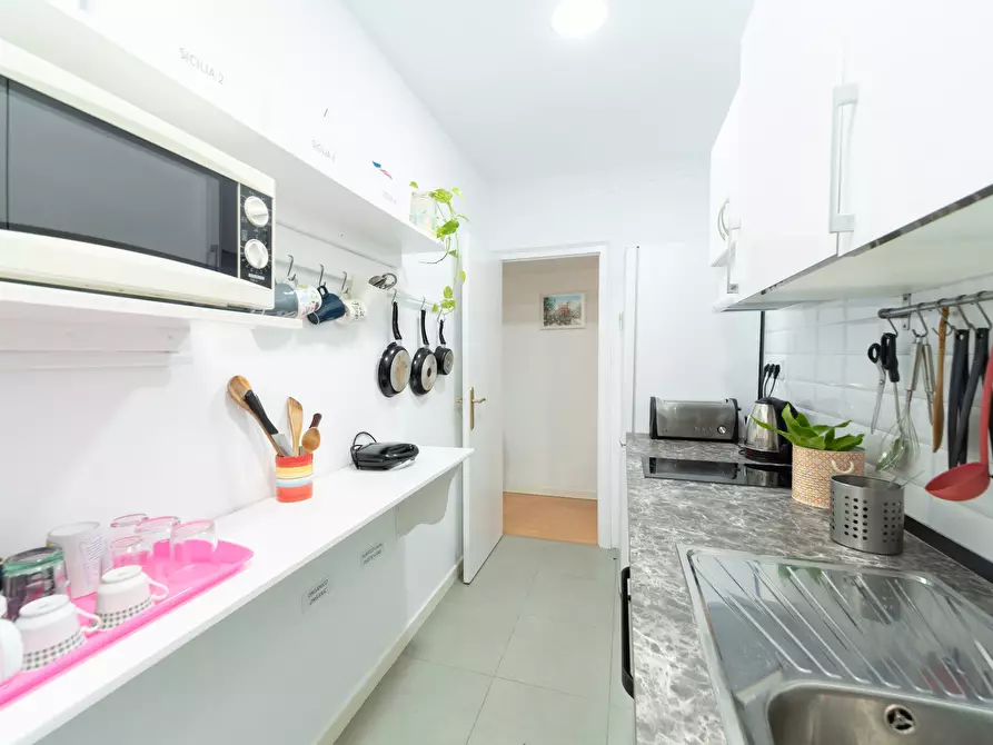 Immagine 9 di Camera in affitto  in Carrer de Sicília a Barcelona