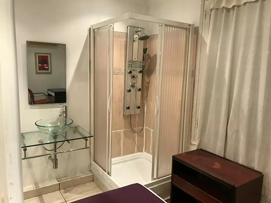 Immagine 6 di Camera in affitto  in Avenida de los Toreros a Madrid