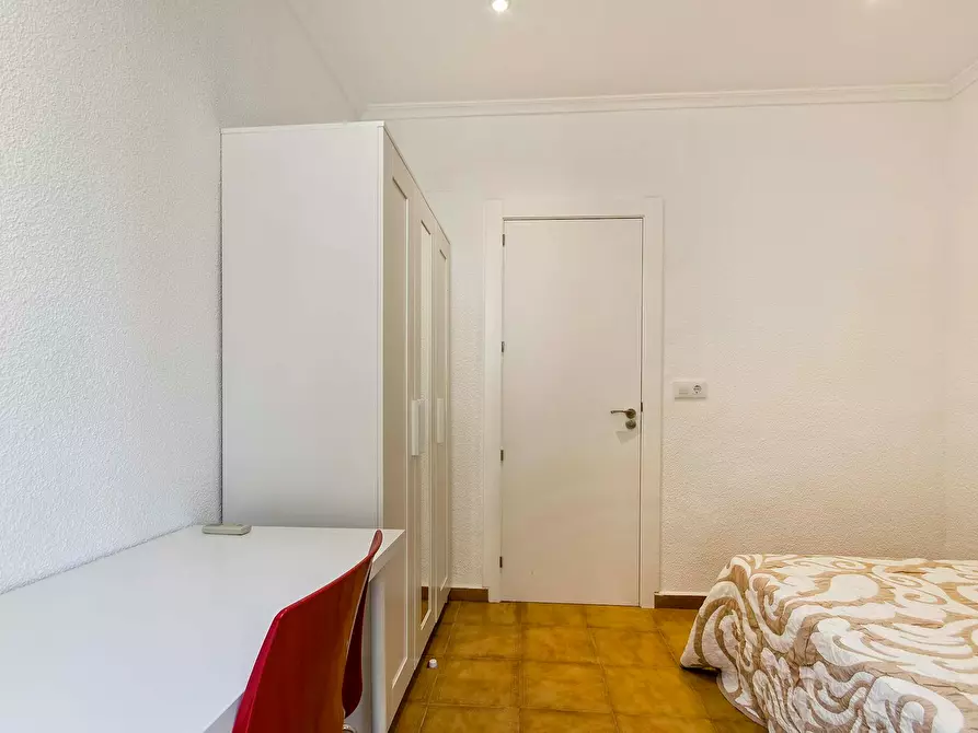 Immagine 2 di Camera in affitto  in Calle Valdés a Alicante/Alacant