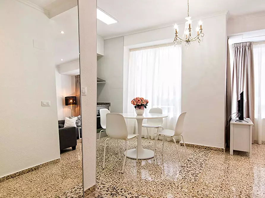 Immagine 3 di Camera in affitto  in Calle Valdés a Alicante/Alacant