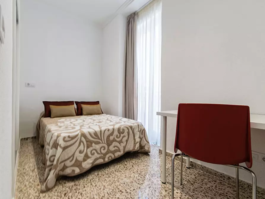 Immagine 2 di Camera in affitto  in Calle Valdés a Alicante/Alacant