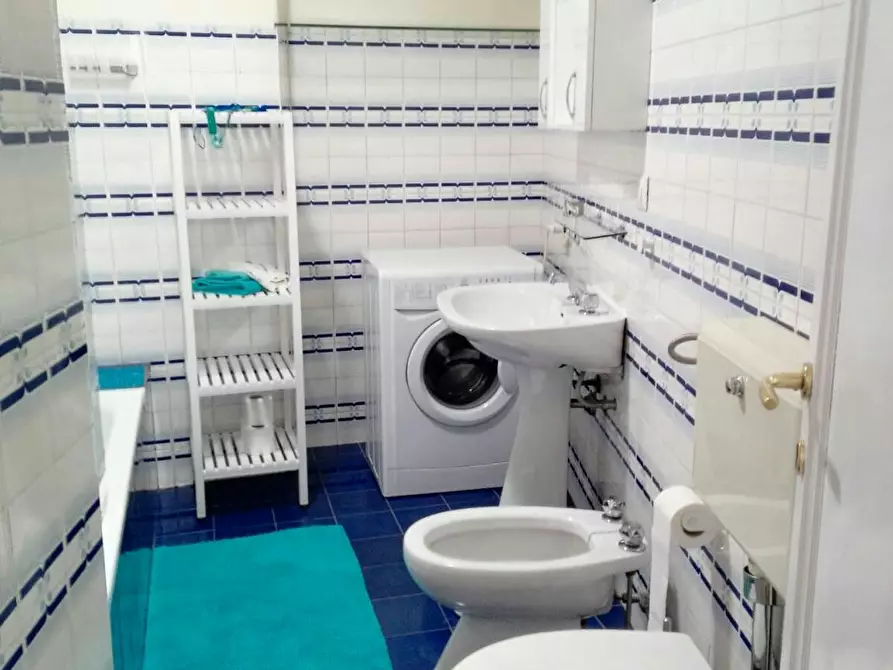 Immagine 8 di Camera in affitto  in Via dell' Oriuolo a Firenze