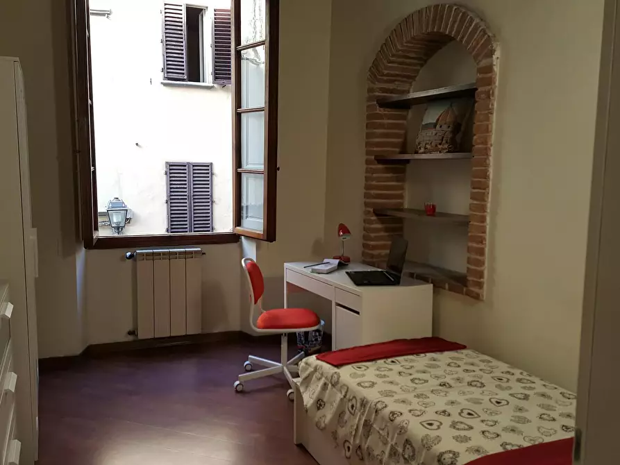 Immagine 2 di Camera in affitto  in Via dell' Oriuolo a Firenze
