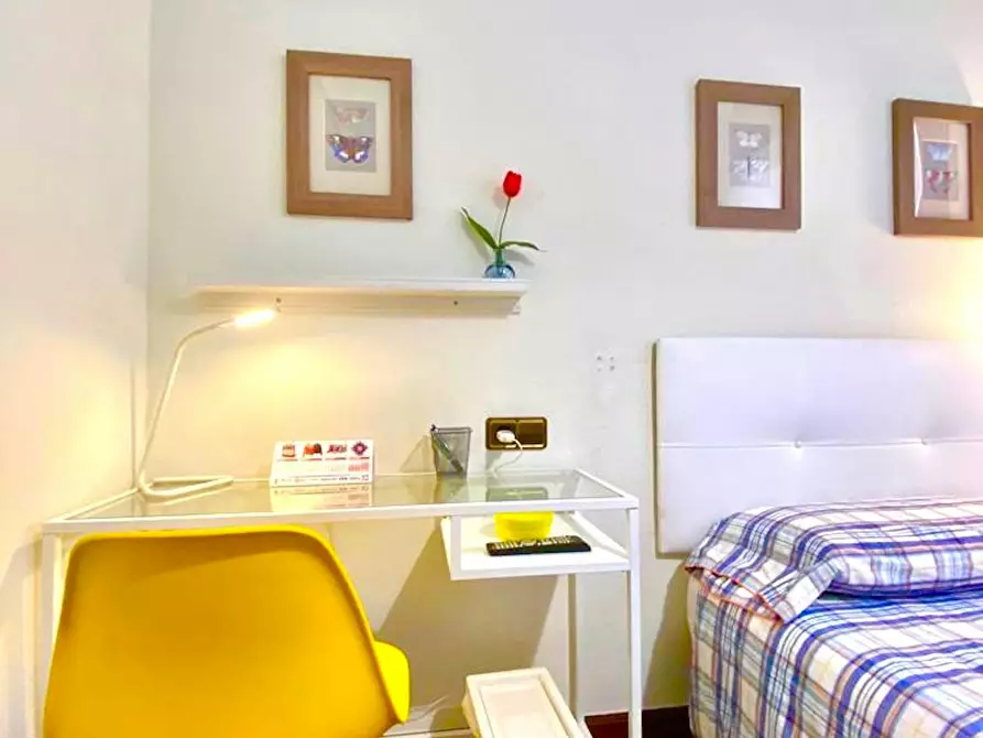 Immagine 3 di Camera in affitto  in Uribitarte kalea a Bilbao