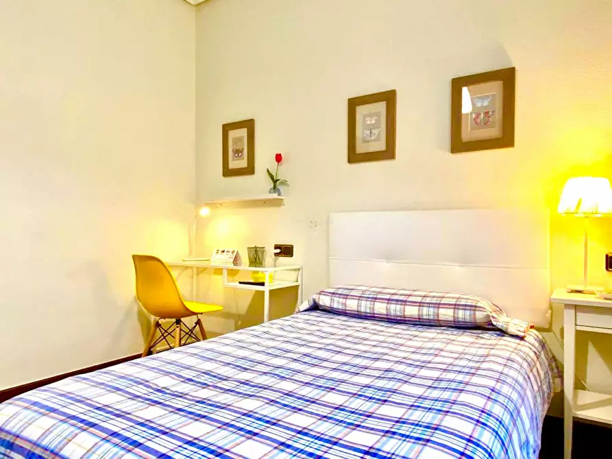 Immagine 4 di Camera in affitto  in Uribitarte kalea a Bilbao