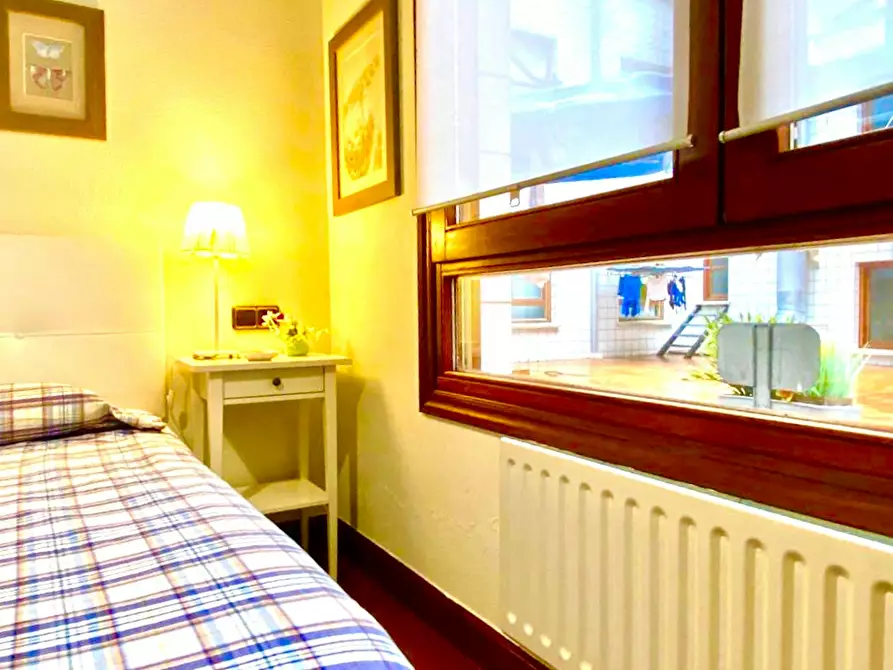 Immagine 7 di Camera in affitto  in Uribitarte kalea a Bilbao