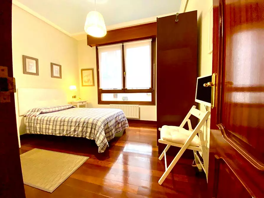 Immagine 2 di Camera in affitto  in Uribitarte kalea a Bilbao