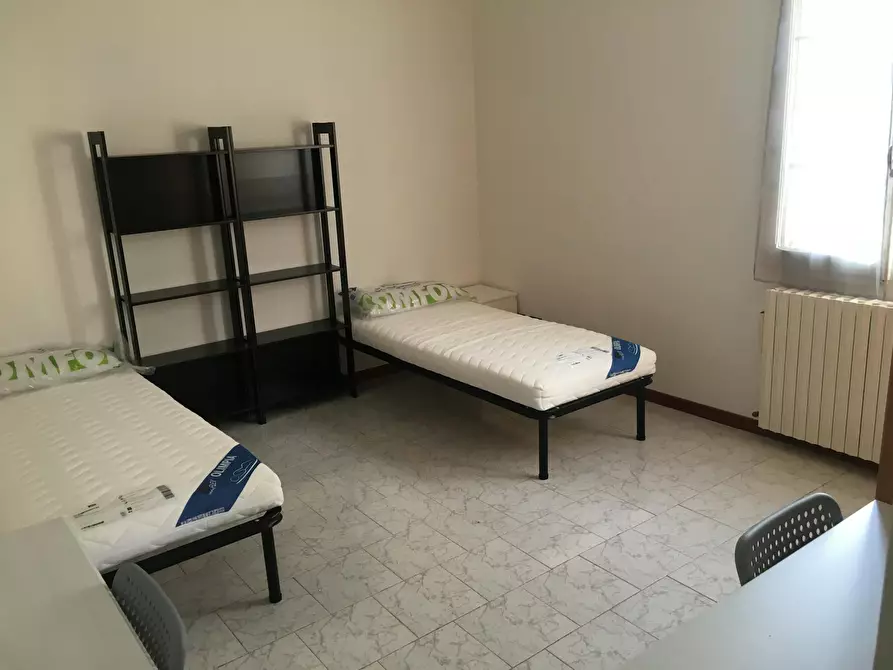 Immagine 1 di Camera condivisa in affitto  in Via de' Carracci a Bologna