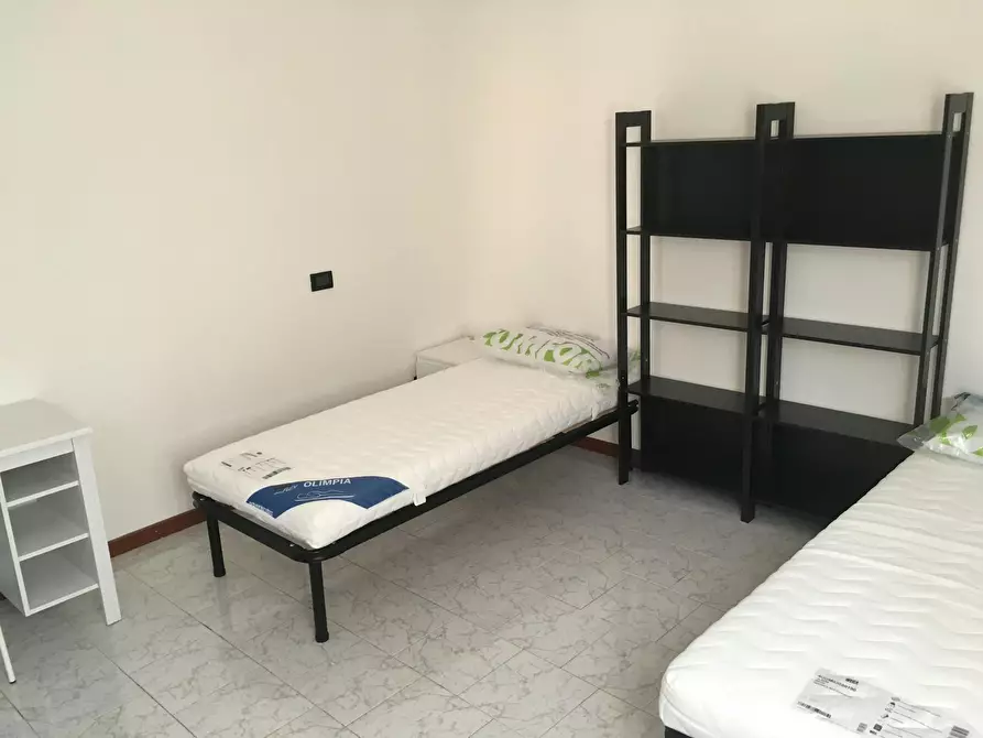 Immagine 2 di Camera condivisa in affitto  in Via de' Carracci a Bologna