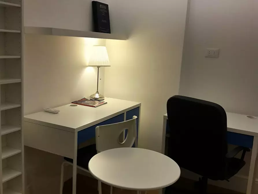 Immagine 2 di Camera condivisa in affitto  in Via San Zanobi a Firenze