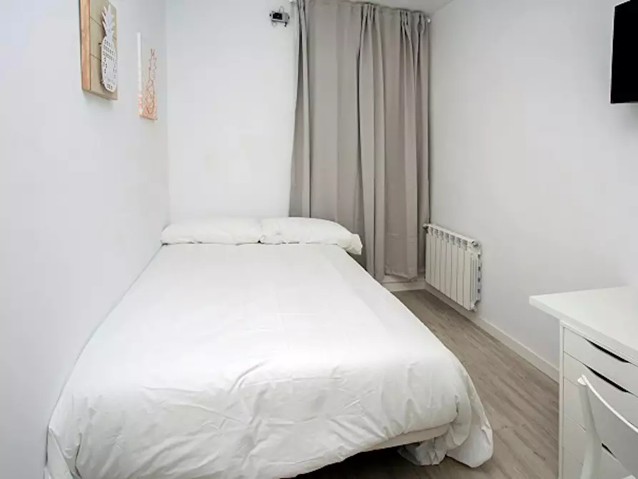 Immagine 2 di Camera in affitto  in Calle del Arenal a Madrid