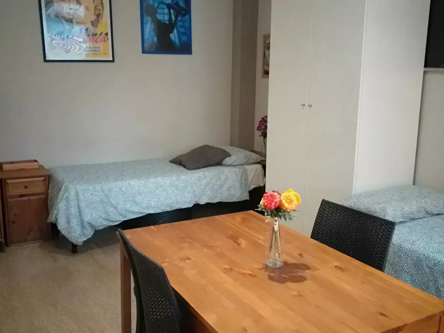 Immagine 10 di Camera in affitto  in Viale Famagosta a Milano