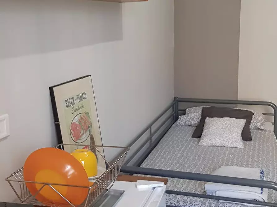 Immagine 9 di Camera in affitto  in Viale Famagosta a Milano