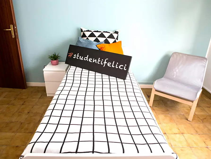 Immagine 2 di Camera in affitto  in Piazza Isolo a Verona