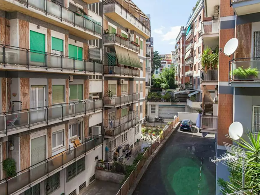 Immagine 10 di Camera in affitto  in Via Pietro Mascagni a Roma