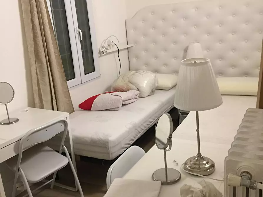 Immagine 2 di Camera in affitto  in Via dei Serragli a Firenze