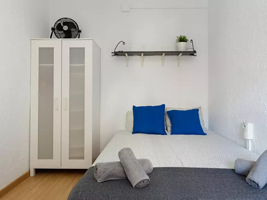 Immagine 2 di Camera in affitto  in Carrer de Pareto a Hospitalet De Llobregat, L'