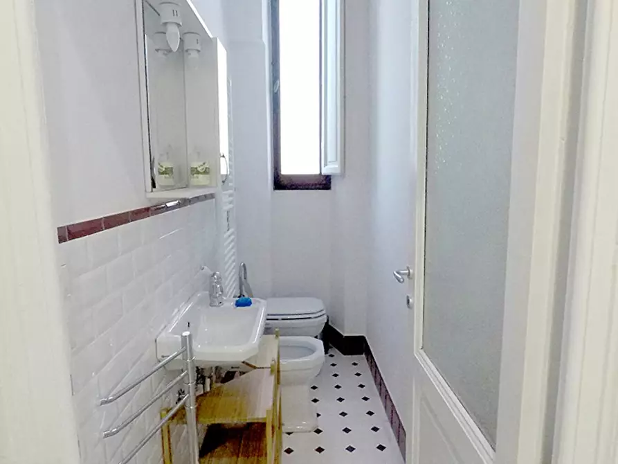 Immagine 10 di Camera in affitto  in Via della Cernaia a Firenze