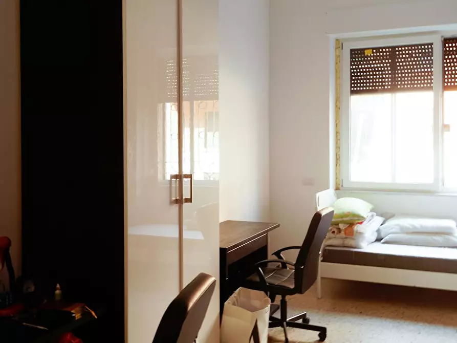 Immagine 2 di Camera condivisa in affitto  in Via Pietro da Cortona a Milano