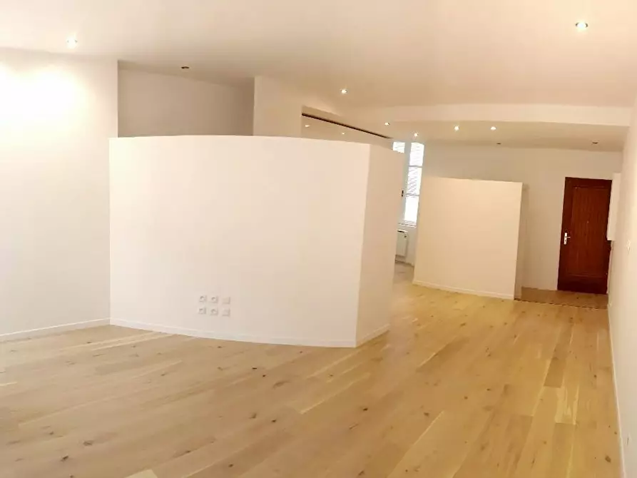 Immagine 3 di Appartamento in affitto  in Place aux Herbes a Mâcon
