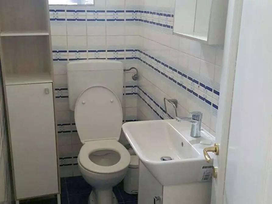 Immagine 9 di Camera in affitto  in Via dell'Oriuolo a Firenze