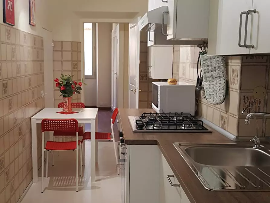 Immagine 5 di Camera in affitto  in Via dell'Oriuolo a Firenze