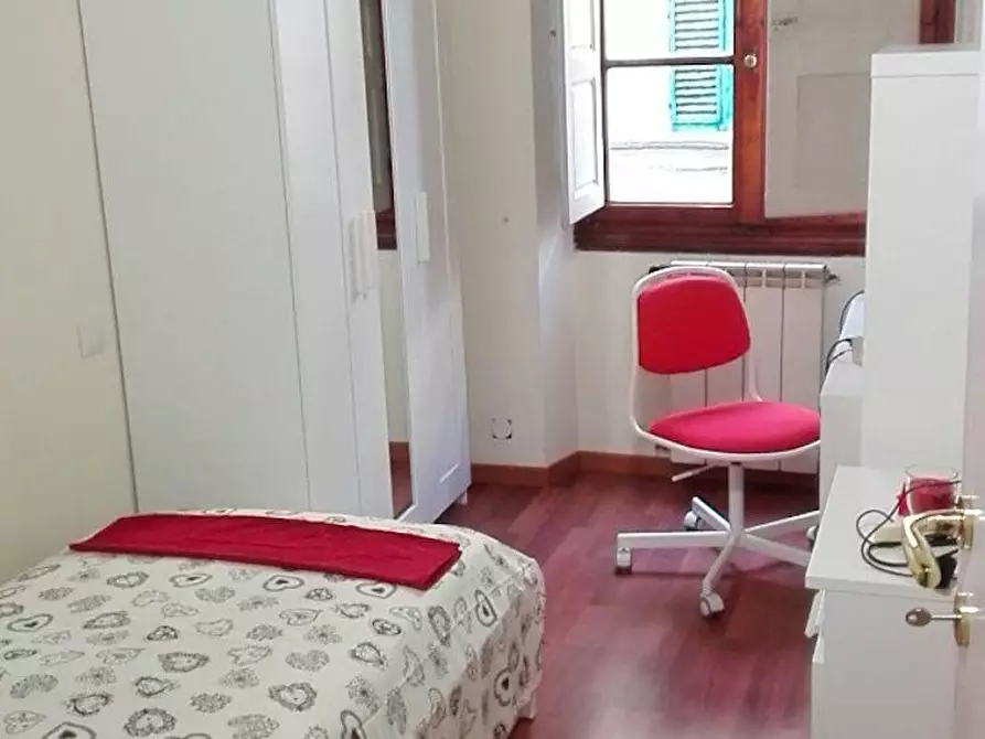 Immagine 2 di Camera in affitto  in Via dell'Oriuolo a Firenze