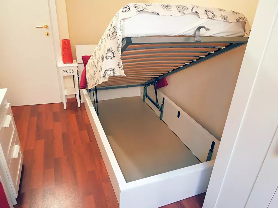 Immagine 10 di Camera in affitto  in Via dell'Oriuolo a Firenze