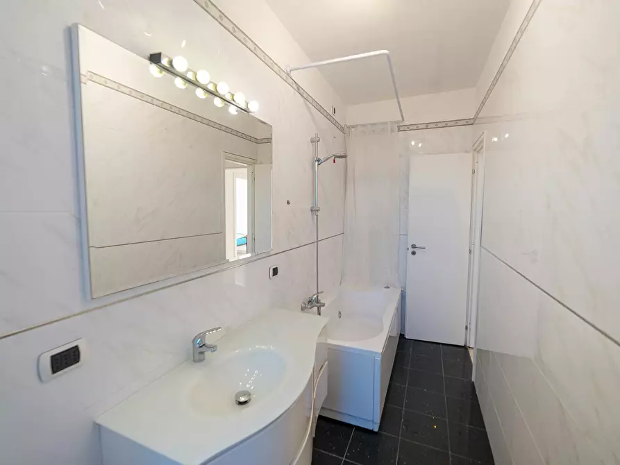 Immagine 6 di Camera in affitto  in Via Alessandro Litta Modignani a Milano