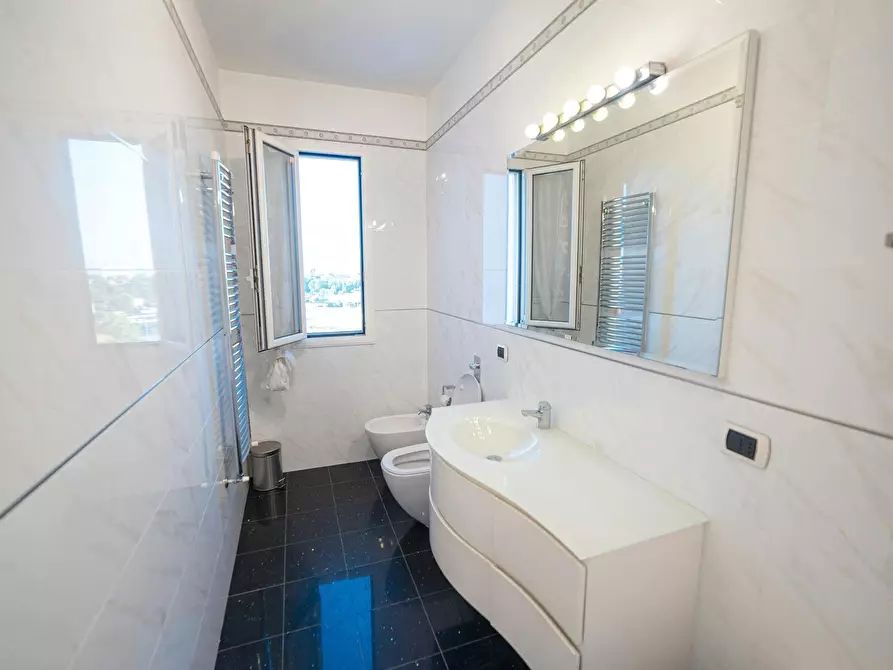 Immagine 5 di Camera in affitto  in Via Alessandro Litta Modignani a Milano