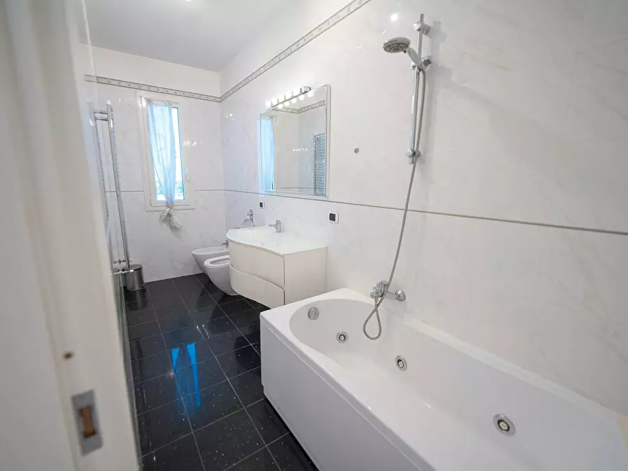 Immagine 4 di Camera in affitto  in Via Alessandro Litta Modignani a Milano