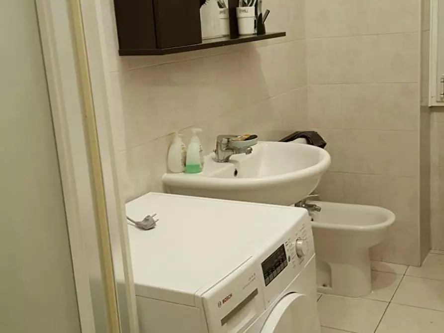 Immagine 5 di Camera in affitto  in Via Zurigo a Milano