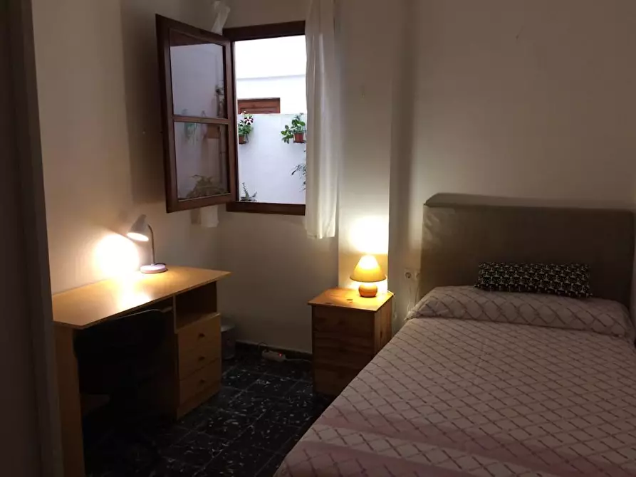 Immagine 4 di Camera in affitto  in Carrer Germans Villalonga a Valencia